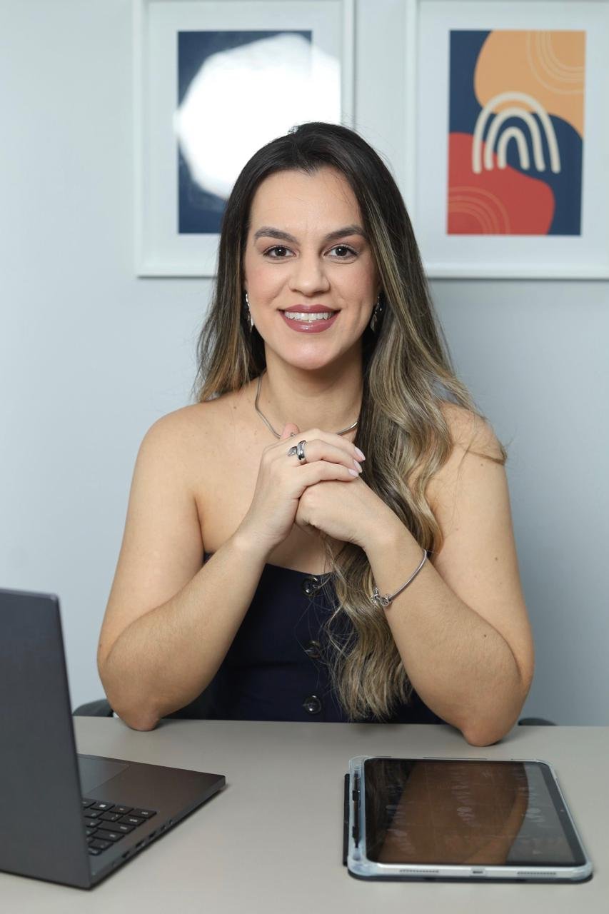 Dra. Rayciene Costa - Especialista em Endodontia e Dentística Restauradora CRO-MA 3936